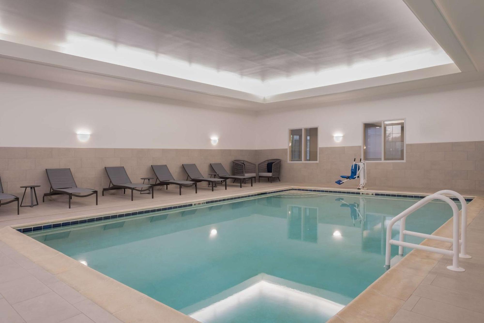 Homewood Suites Medford Exterior foto