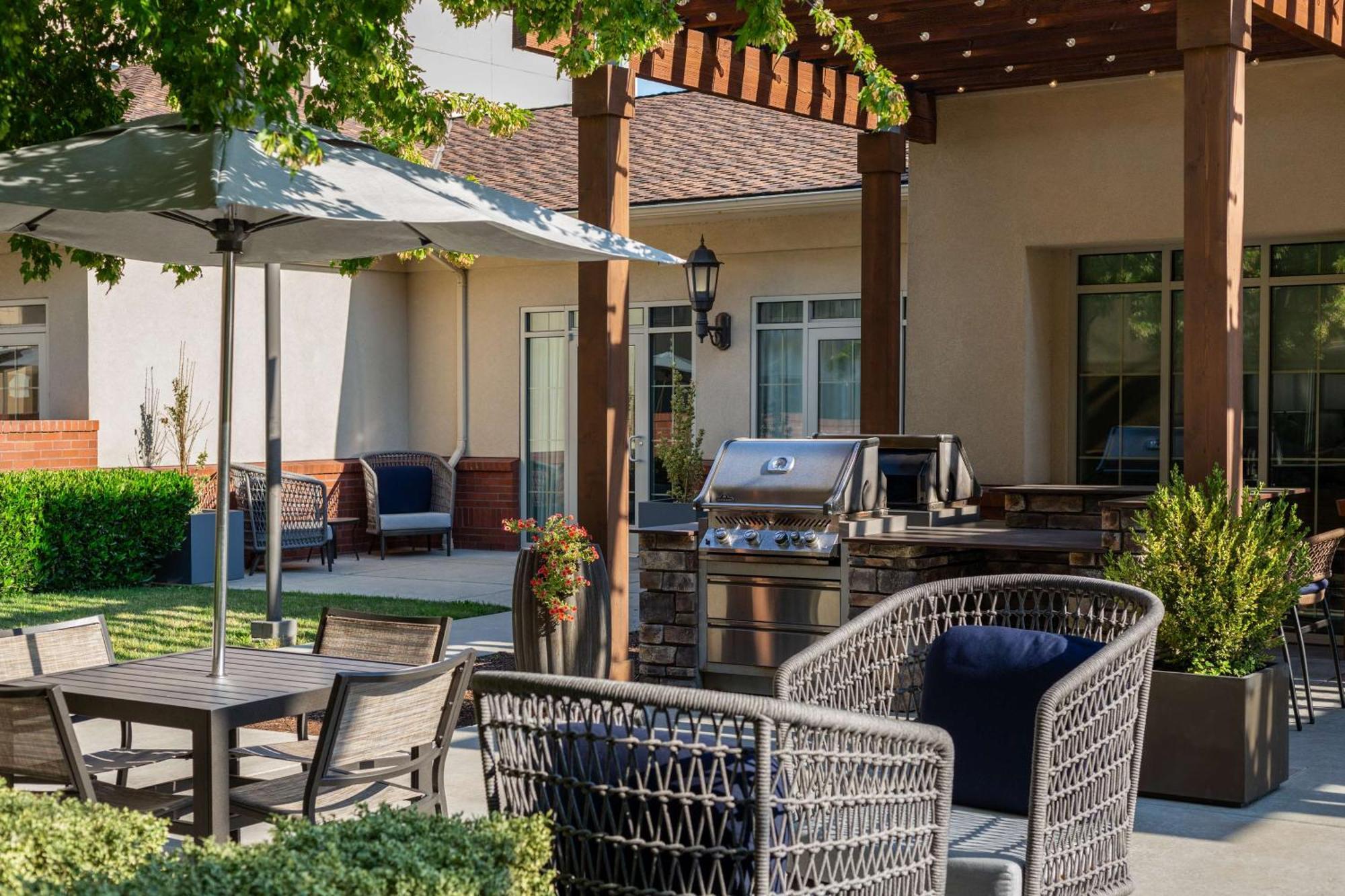 Homewood Suites Medford Exterior foto